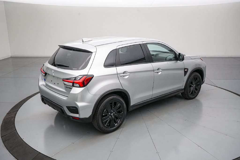 Used 2026 Mitsubishi Outlander Sport LE AWD/4WD image 4