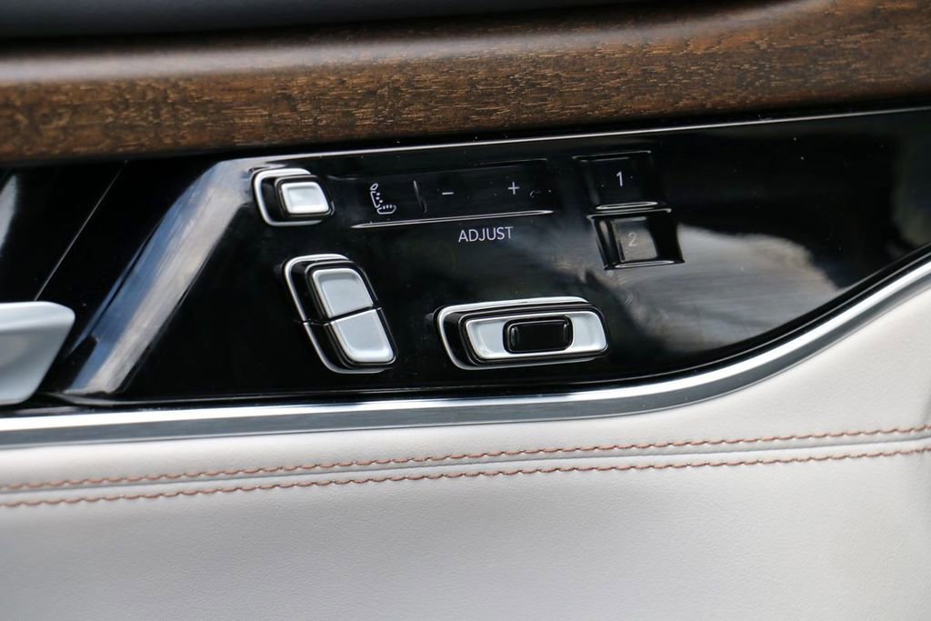 Used 2023 Jeep Grand Wagoneer Series II AWD/4WD image 16