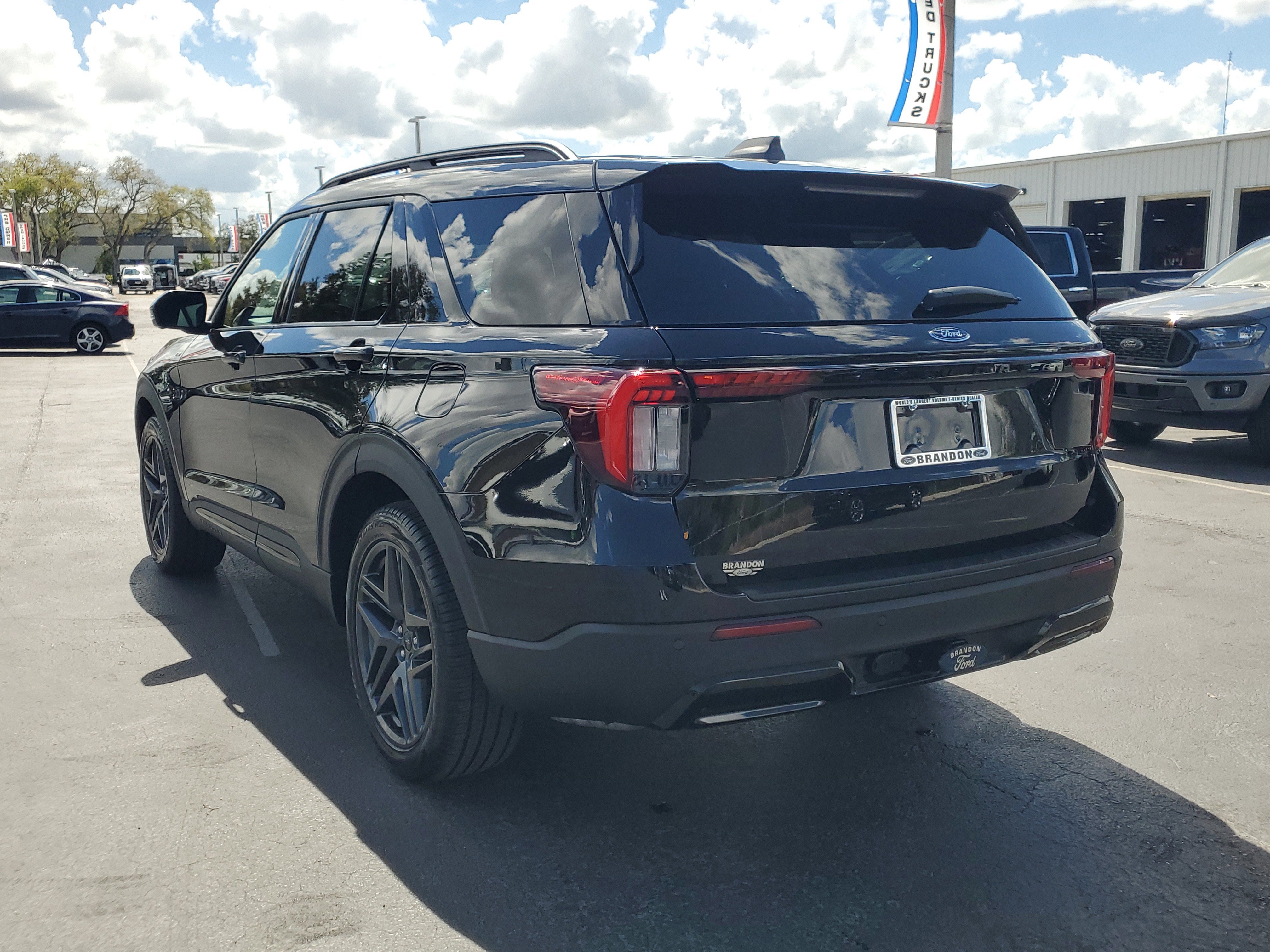 Certified 2025 Ford Explorer ST-Line w/ Premium Package image 3