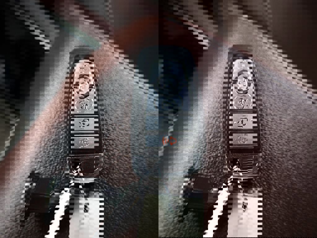 Certified 2024 Ford Expedition Limited image 32