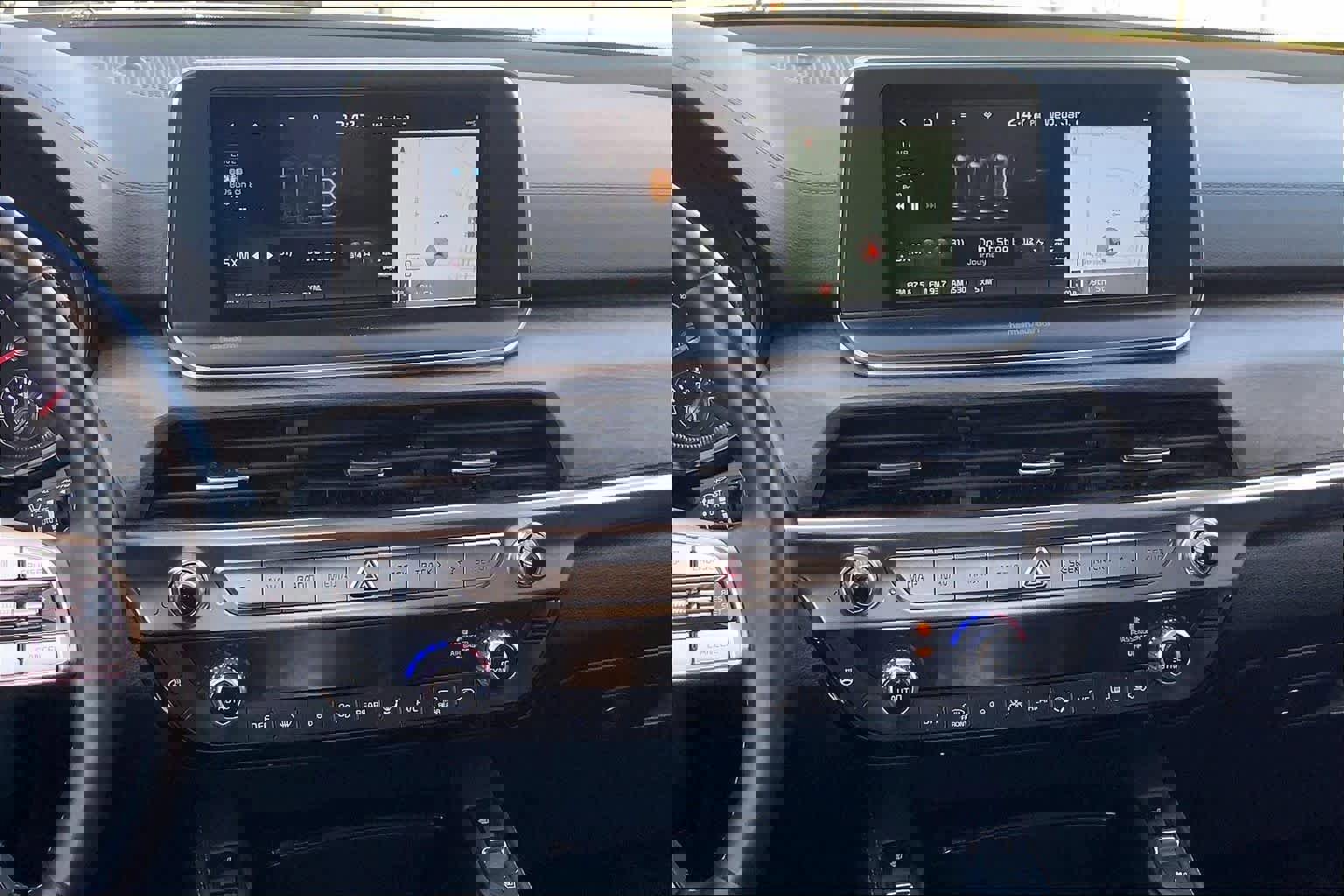 Used 2022 Kia Telluride SX w/ SX Prestige Package image 8