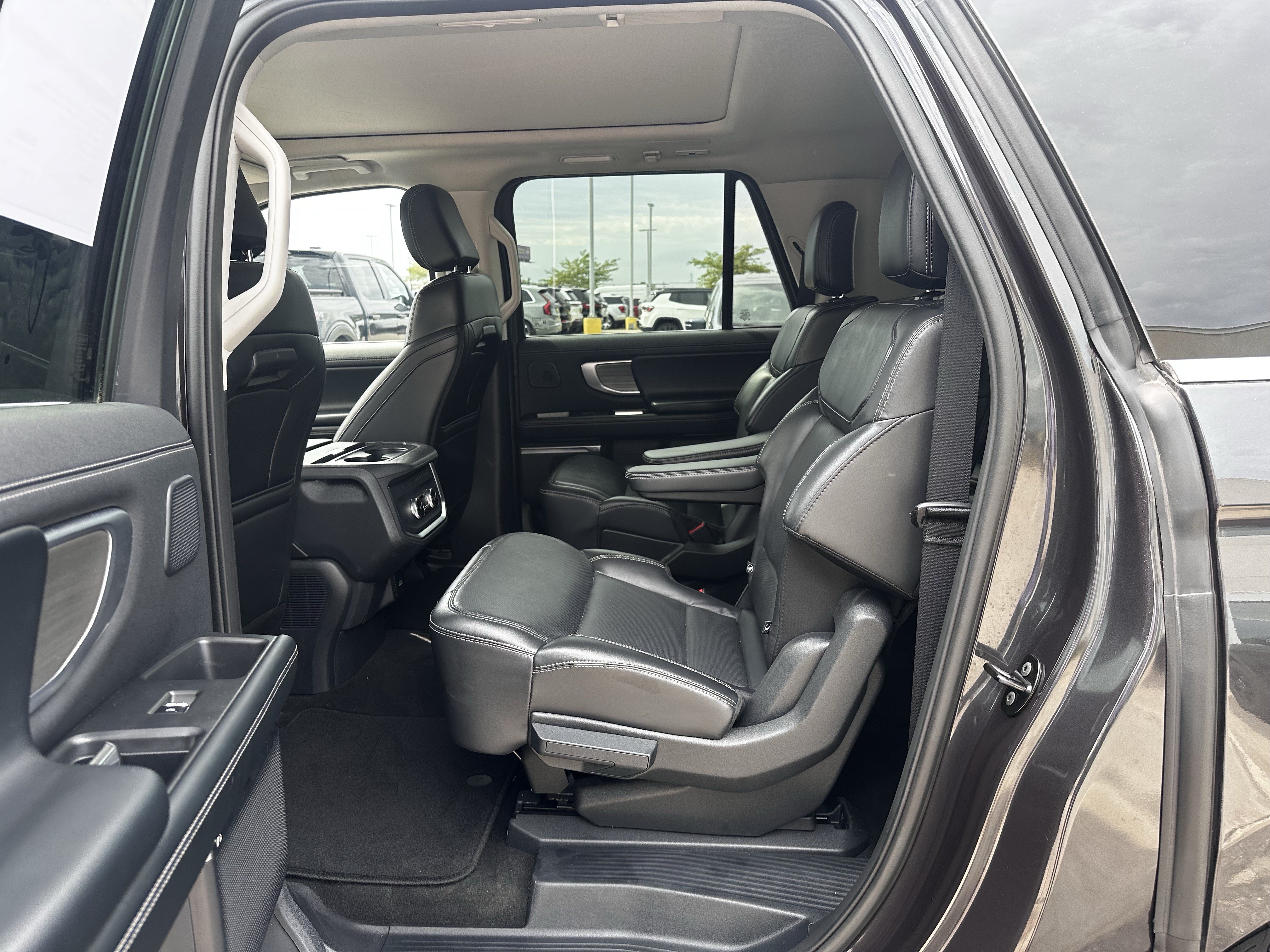 Certified 2025 Ford Expedition Max Platinum w/ Driver's Package AWD/4WD image 22