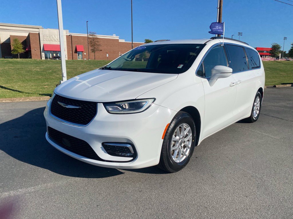 Used 2022 Chrysler Pacifica Touring-L FWD image 3
