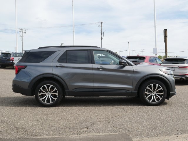 Certified 2026 Ford Explorer ST-Line AWD/4WD image 3