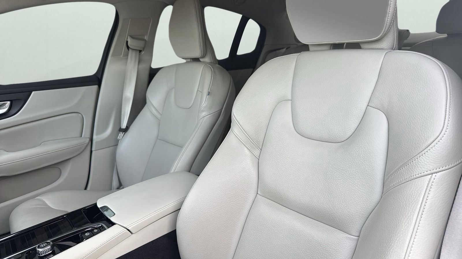 Used 2024 Volvo S60 T8 Plus image 10