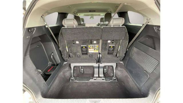 Used 2025 Toyota Sienna XLE FWD image 10
