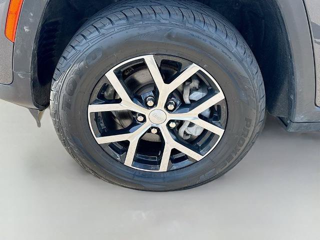 Used 2023 Jeep Grand Cherokee Limited AWD/4WD image 24