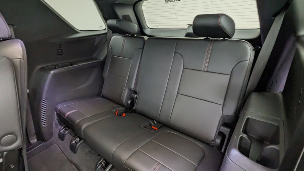 Used 2023 Chevrolet Traverse RS image 37