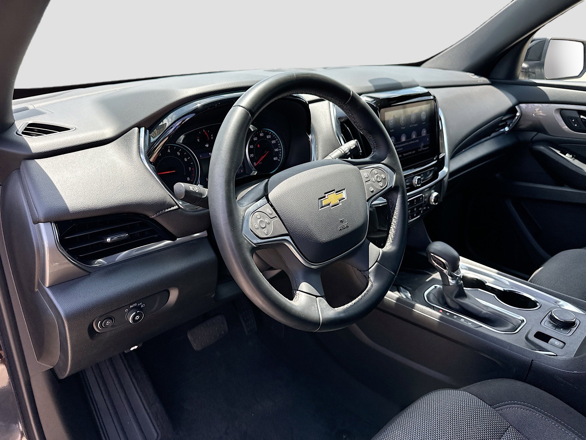 Used 2023 Chevrolet Traverse LT FWD image 9
