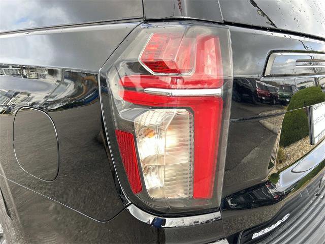 Used 2022 Chevrolet Suburban Z71 image 11