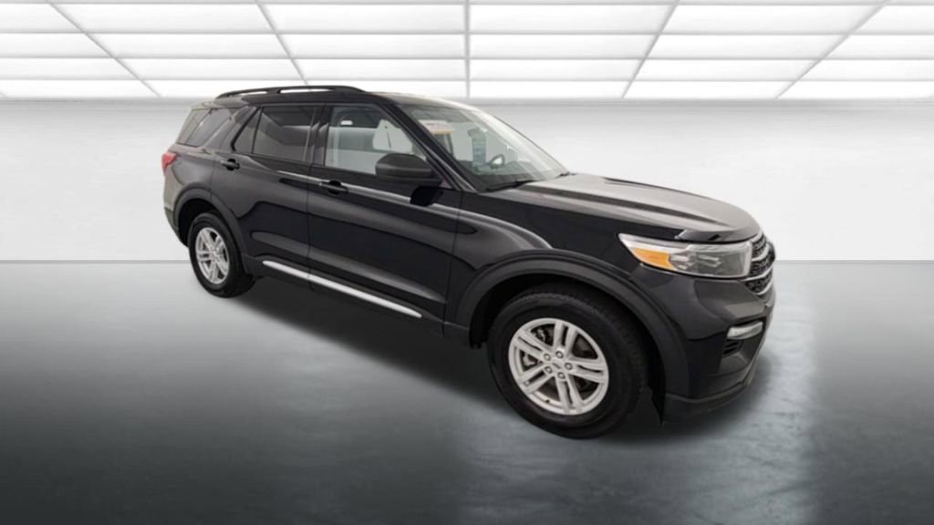 Certified 2024 Ford Explorer XLT w/ Equipment Group 202A AWD/4WD image 9