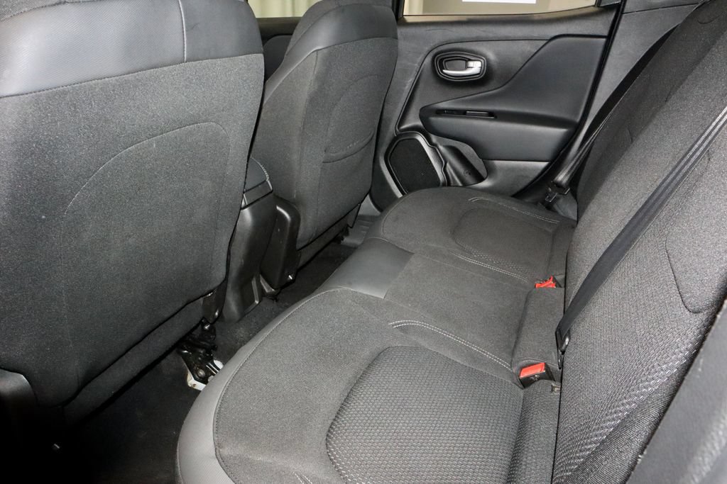 Used 2023 Jeep Renegade Latitude w/ Premium Group AWD/4WD image 21