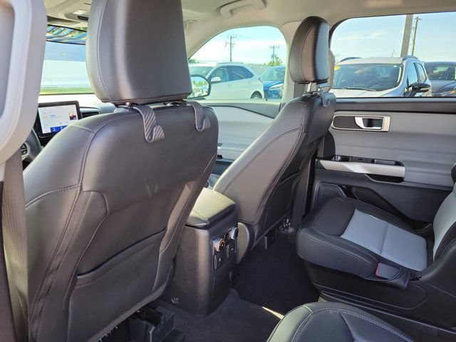 Certified 2023 Ford Explorer XLT w/ Equipment Group 202A RWD image 15
