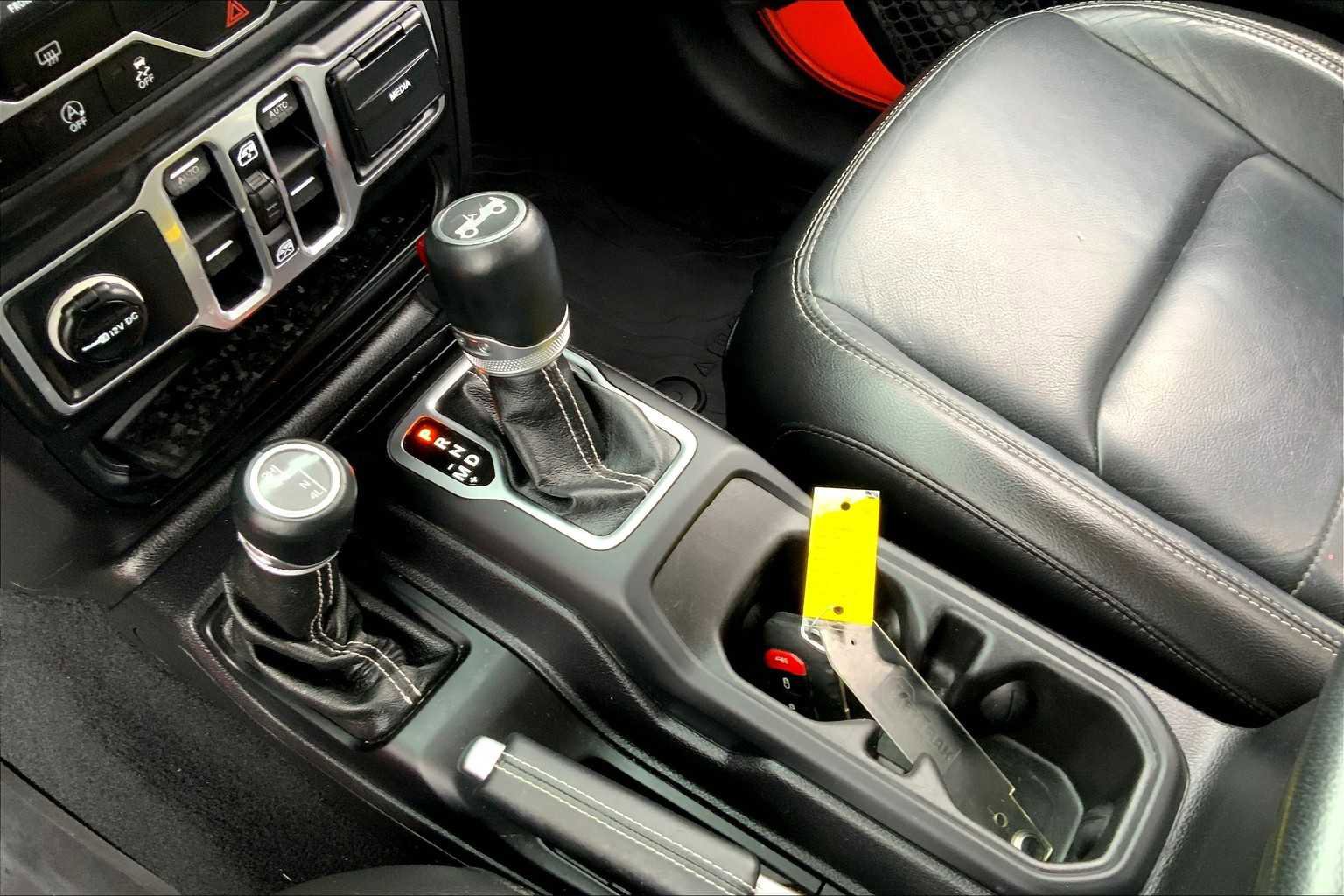 Used 2018 Jeep Wrangler Unlimited Sahara image 14