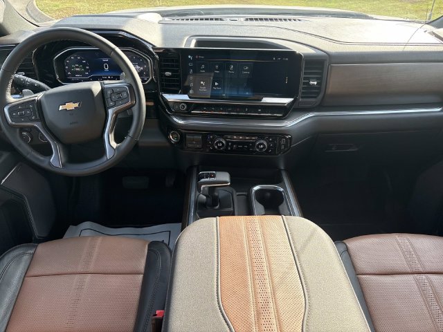 Used 2023 Chevrolet Silverado 1500 High Country w/ Technology Package AWD/4WD image 28