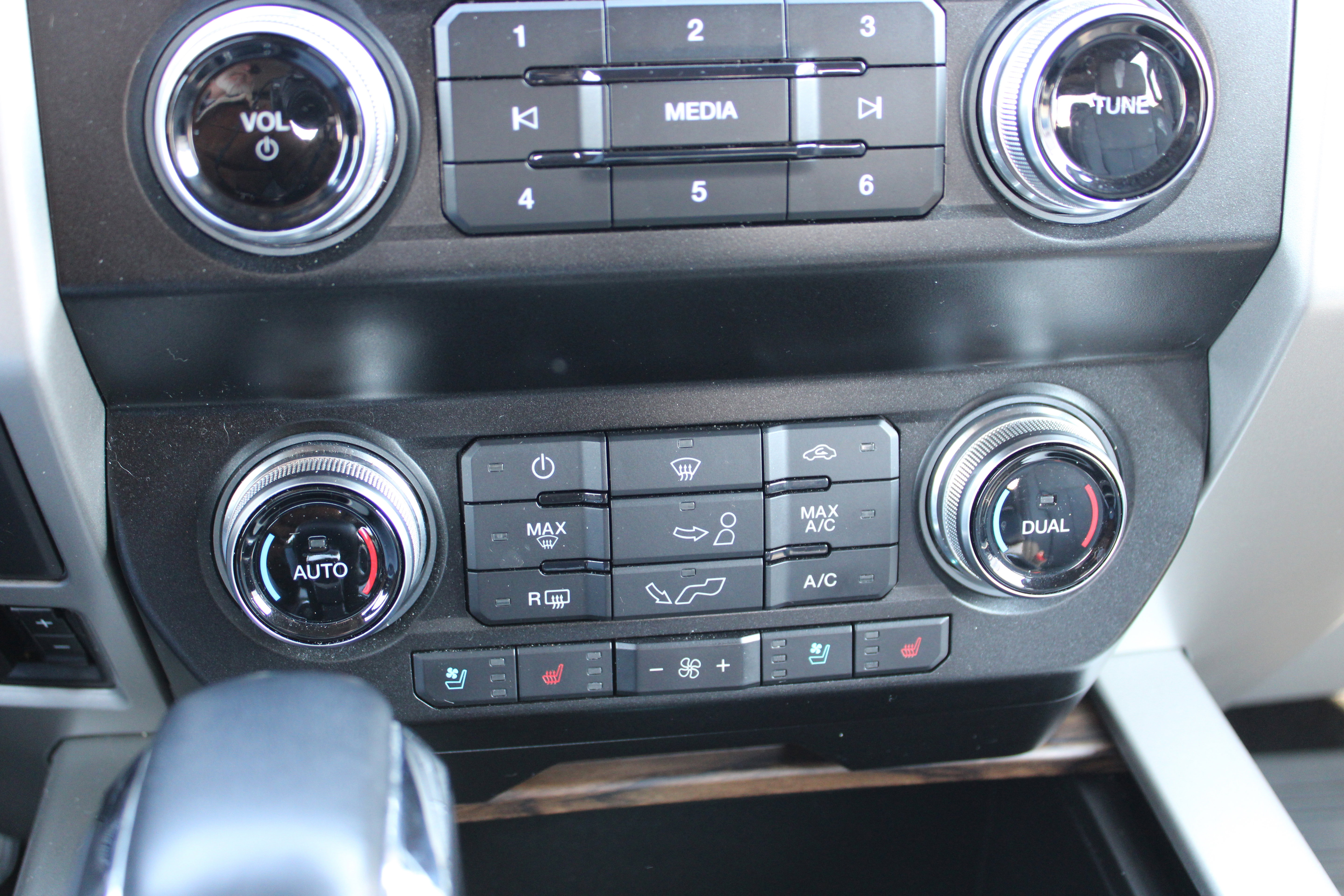 Certified 2020 Ford F150 Lariat w/ Equipment Group 502A Luxury image 21