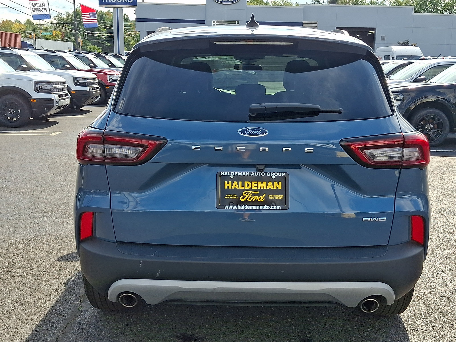 Certified 2025 Ford Escape ST-Line Select AWD/4WD image 6
