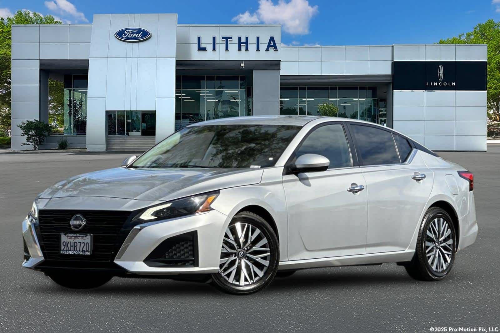 Used 2023 Nissan Altima 2.5 SV w/ SV Premium Package FWD image 1