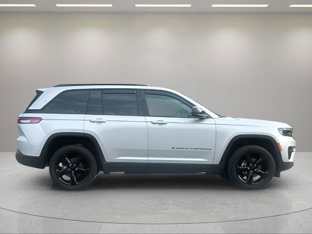 Used 2023 Jeep Grand Cherokee Altitude AWD/4WD image 8
