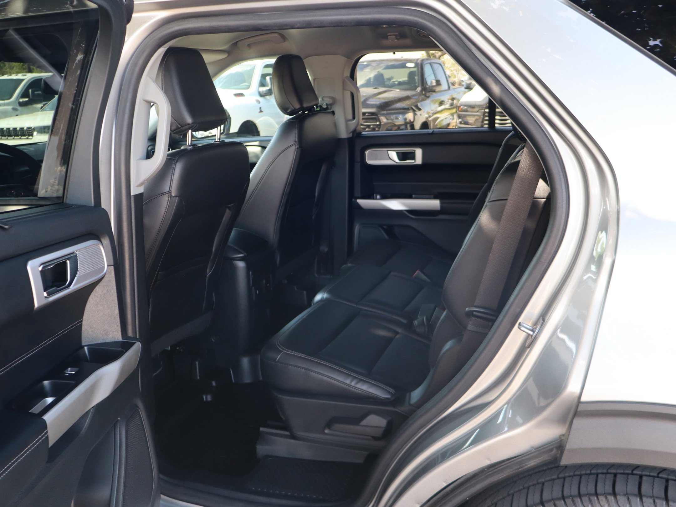 Certified 2022 Ford Explorer Limited RWD image 26