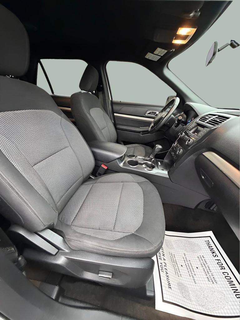 Certified 2018 Ford Explorer XLT FWD image 17