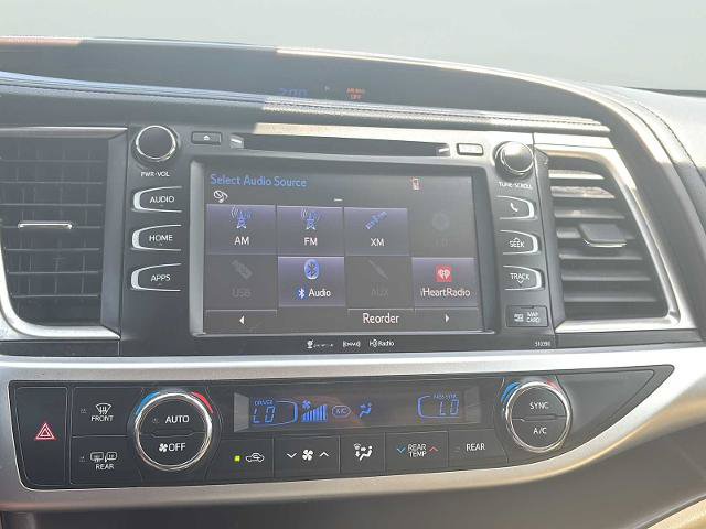 Used 2019 Toyota Highlander XLE AWD/4WD image 25
