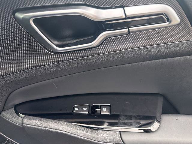 Used 2025 Kia Sportage SX image 33