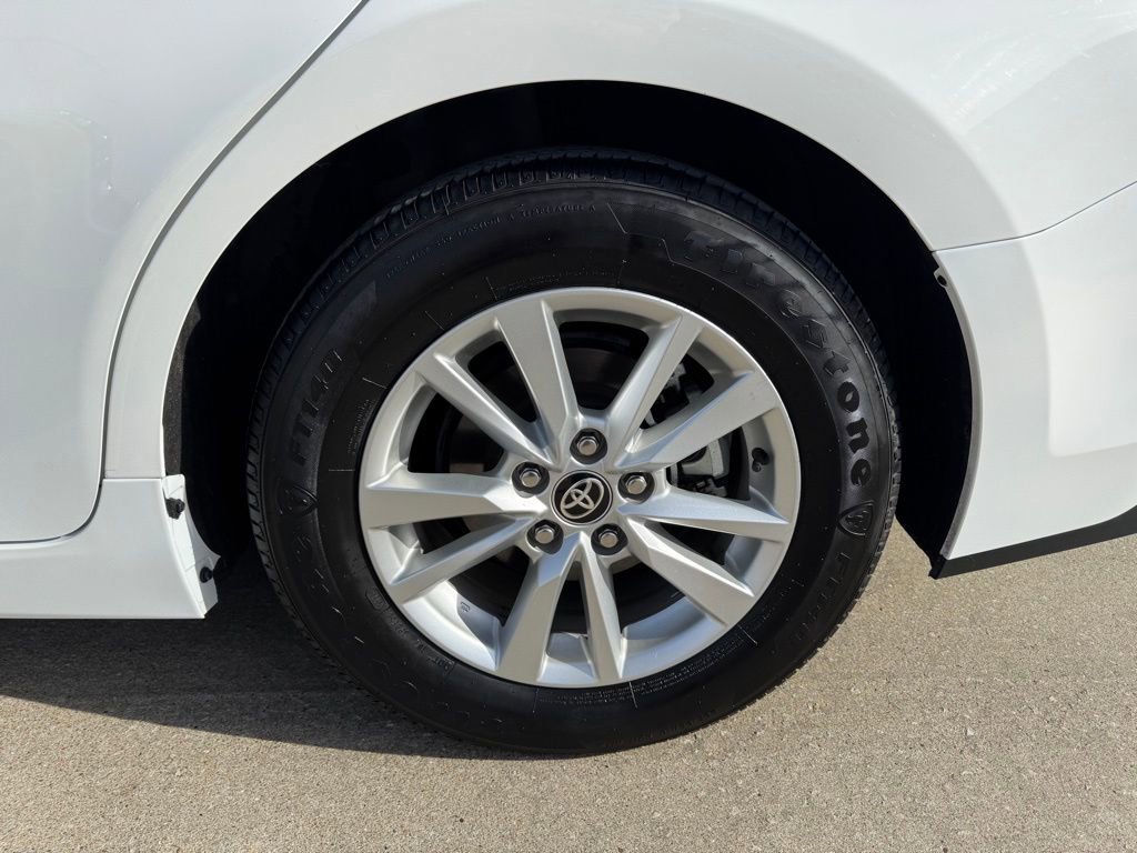 Used 2025 Toyota Camry LE image 6