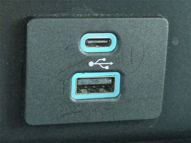 Certified 2022 Ford F150 Lariat w/ Equipment Group 501A Mid image 21