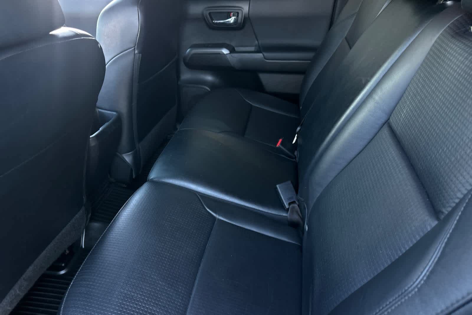 Used 2022 Toyota Tacoma TRD Off-Road w/ TRD Premium Off Road Package image 4