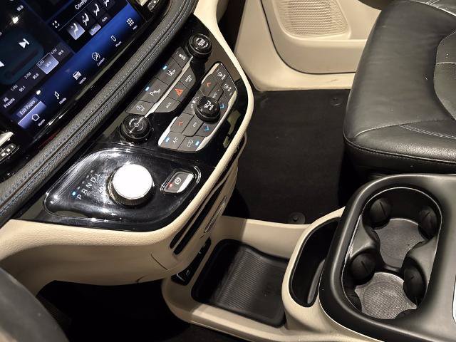 Used 2021 Chrysler Pacifica Touring-L FWD image 27