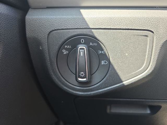 Used 2023 Volkswagen Atlas SE image 40