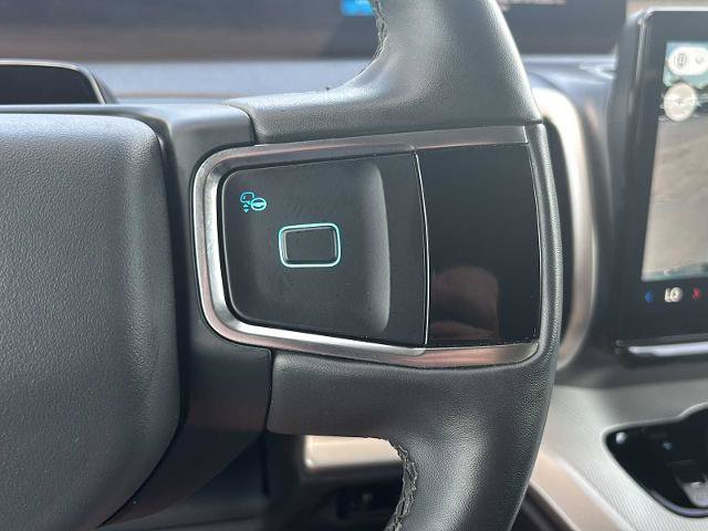Certified 2025 Ford Expedition Active AWD/4WD image 23