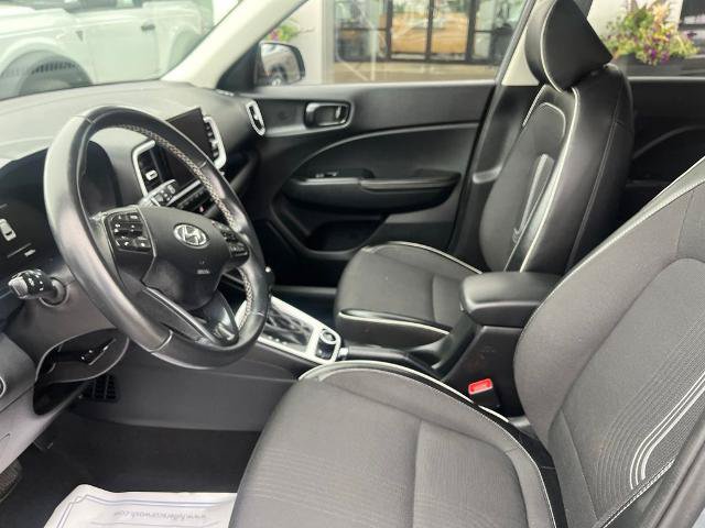 Used 2023 Hyundai Venue Limited FWD image 17