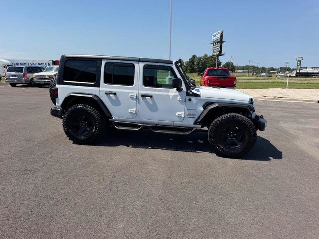 Used 2019 Jeep Wrangler Unlimited Sahara AWD/4WD image 4