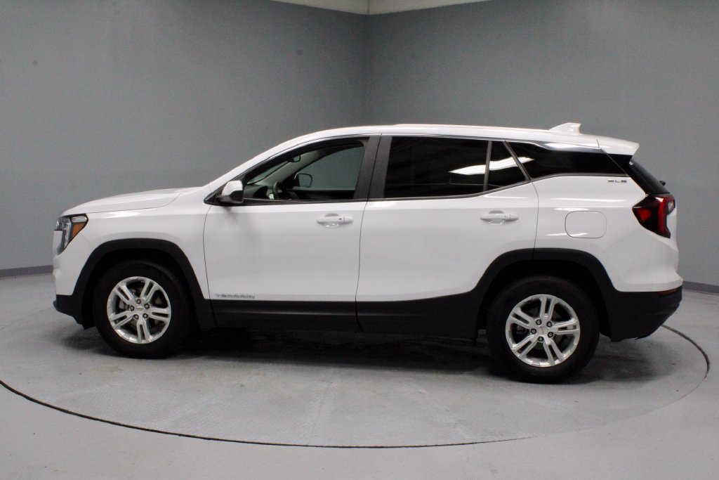 Used 2023 GMC Terrain SLE FWD image 7