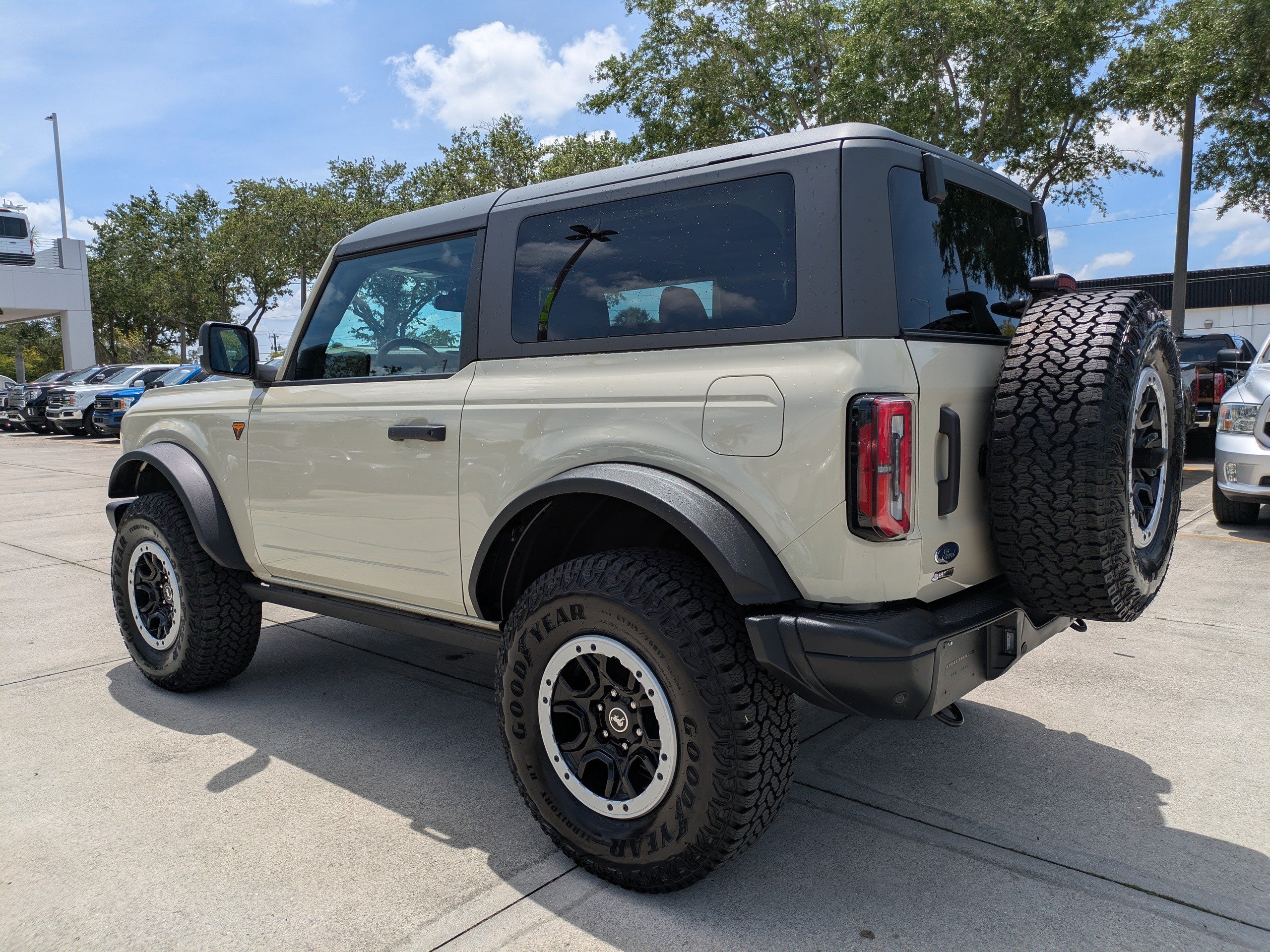 Certified 2025 Ford Bronco Badlands w/ Sasquatch Package AWD/4WD image 6