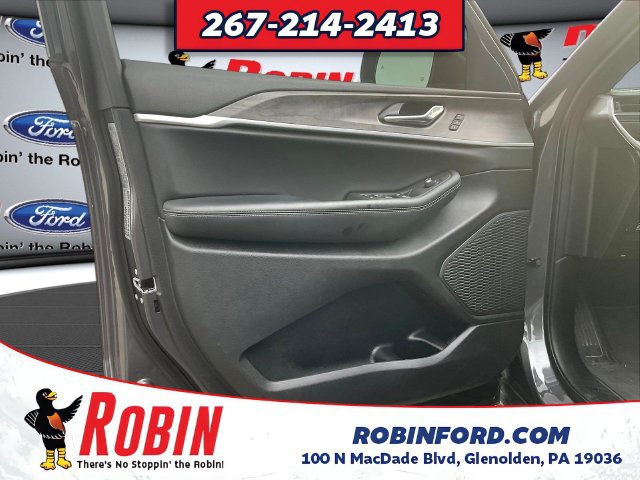 Used 2025 Jeep Grand Cherokee Limited AWD/4WD image 19