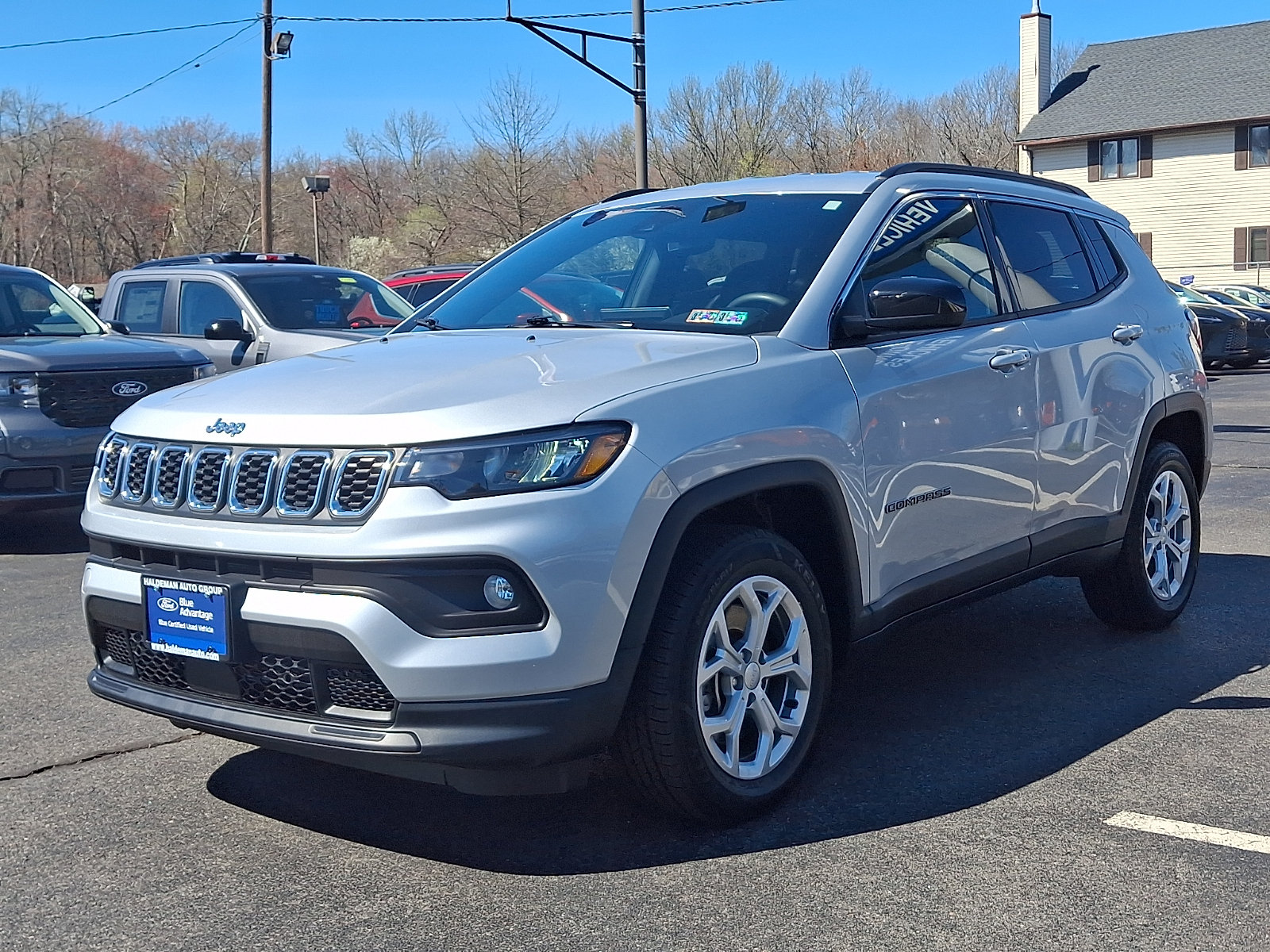 Used 2024 Jeep Compass Latitude AWD/4WD image 3