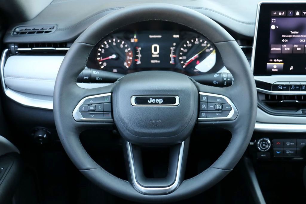 Used 2025 Jeep Compass Limited AWD/4WD image 24