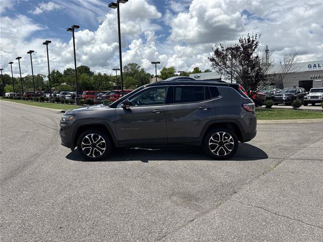 Used 2022 Jeep Compass Limited AWD/4WD image 8