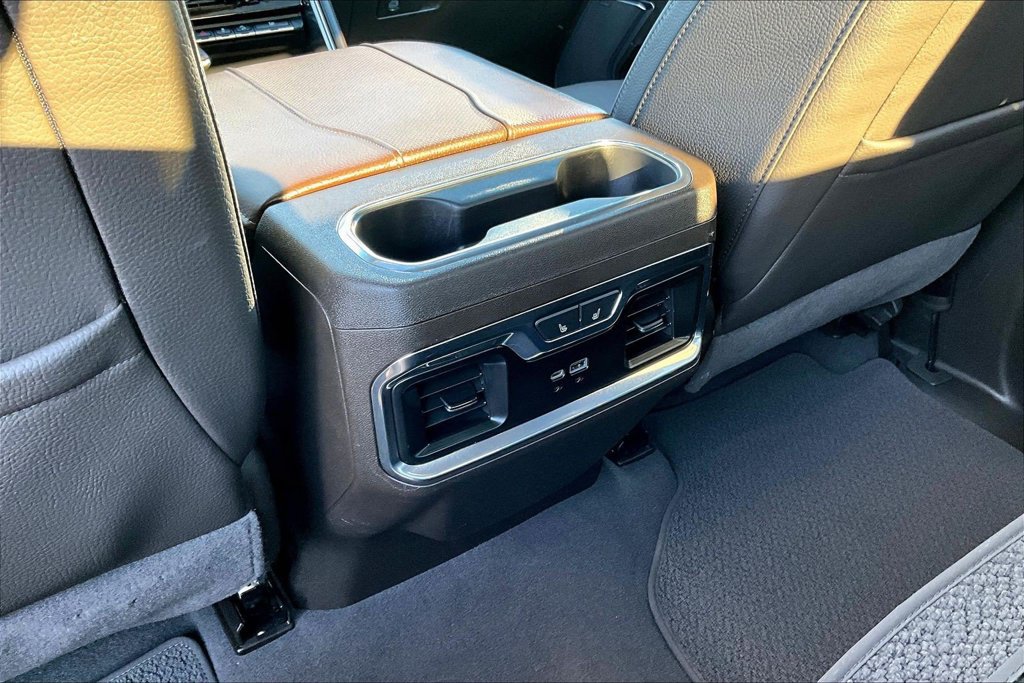 Used 2023 GMC Sierra 1500 Denali w/ Technology Package AWD/4WD image 13