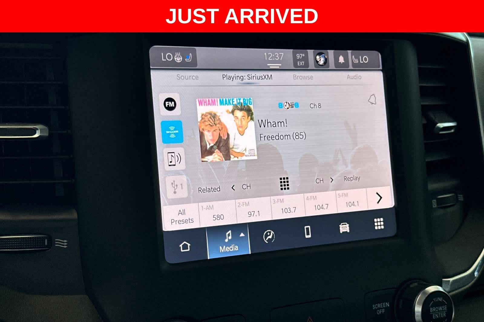 Used 2022 RAM 1500 Laramie AWD/4WD image 18