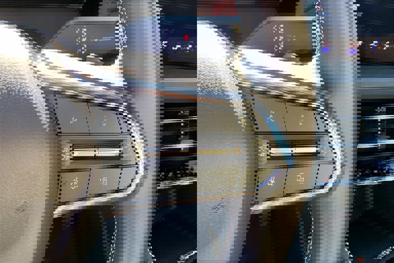 Used 2024 Chevrolet Traverse LT image 23