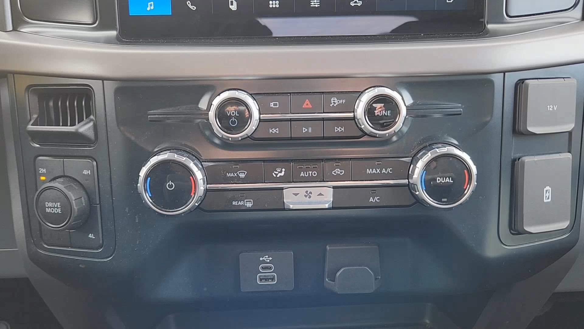 Certified 2025 Ford F150 XLT w/ Equipment Group 301A Standard image 15