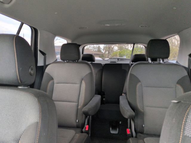 Used 2021 Chevrolet Traverse LT image 42