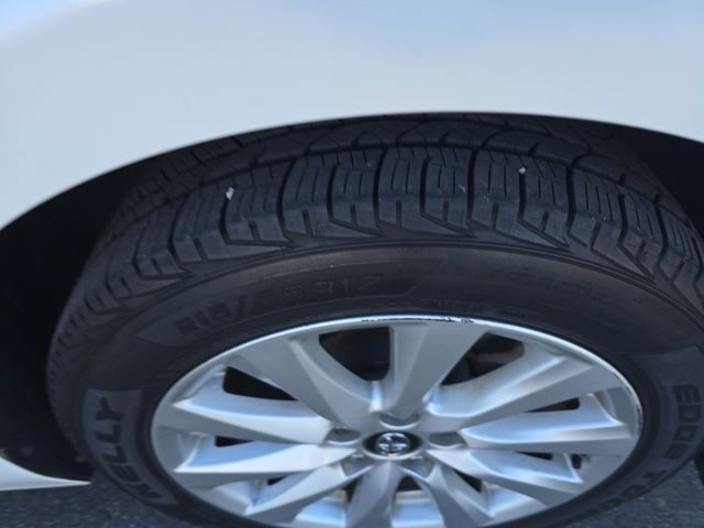 Used 2019 Toyota Camry L image 5