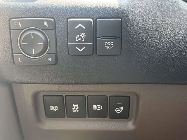 Used 2023 Lexus GX 460 Premium w/ Accessory Package AWD/4WD image 31