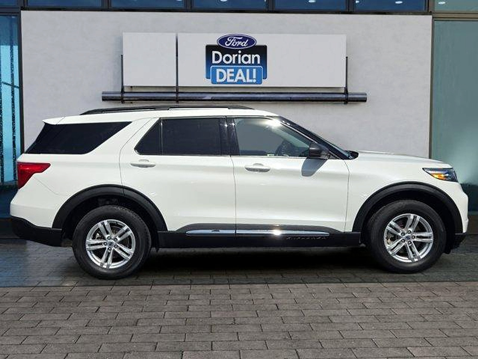 Certified 2023 Ford Explorer XLT w/ Equipment Group 202A AWD/4WD image 2