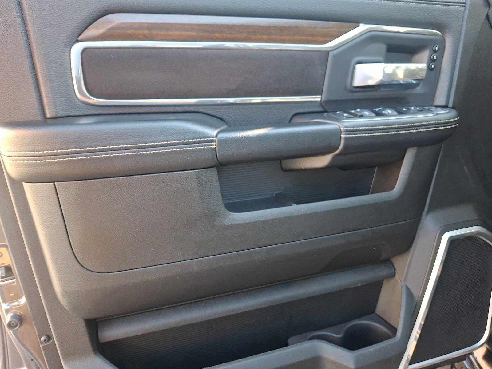 Used 2024 RAM 3500 Laramie w/ Safety Group AWD/4WD image 11